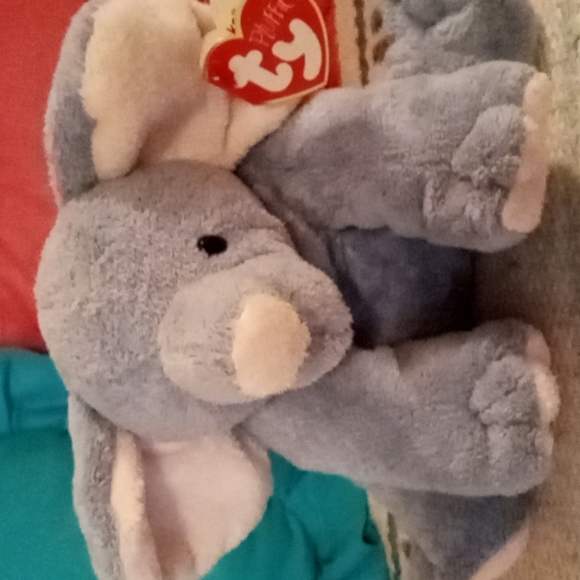 NWT Vintage "WINKS", The Elephant from the TY PLUFFIES COLLECTION. - Picture 2 of 9